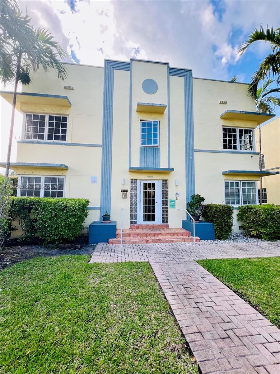 A12029580 — Miami Beach — 2