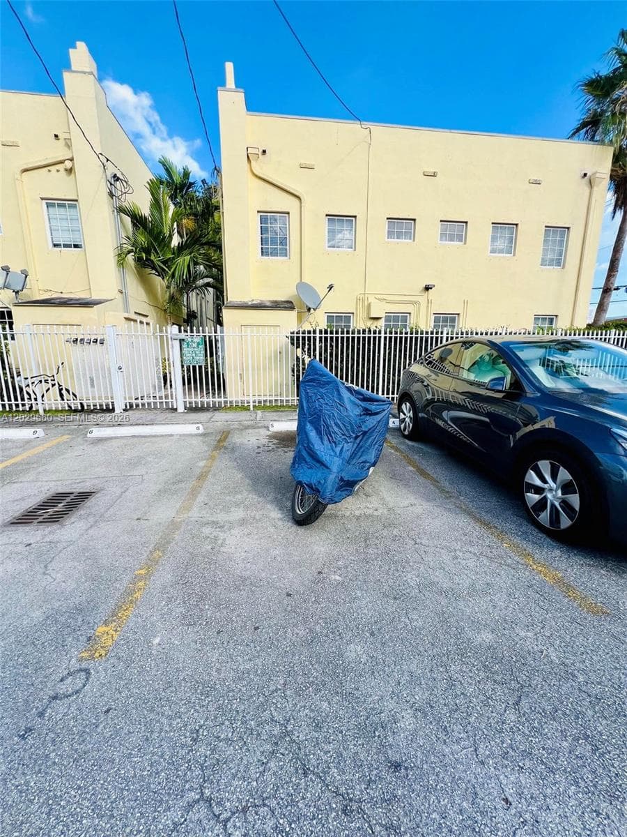 A12029580 — Miami Beach — 4