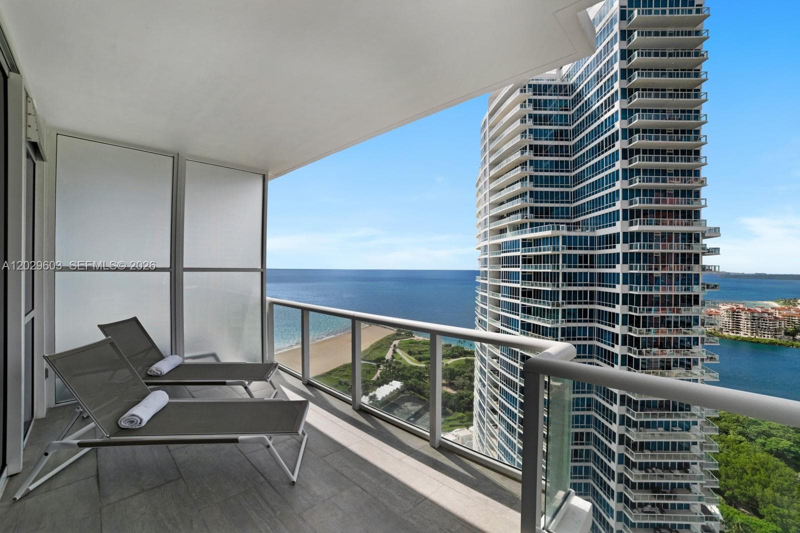 A12029603 — Miami Beach — 17