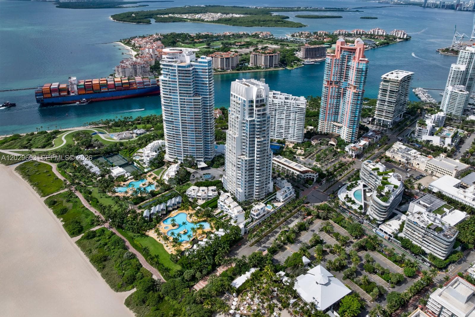 A12029603 — Miami Beach — 32