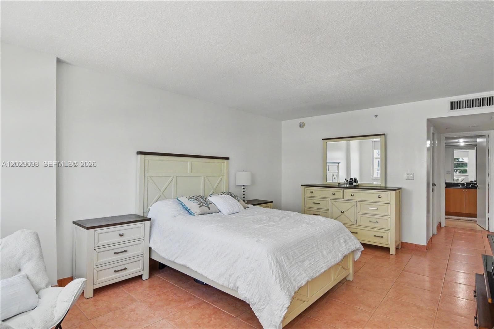 A12029698 — Miami Beach — 23