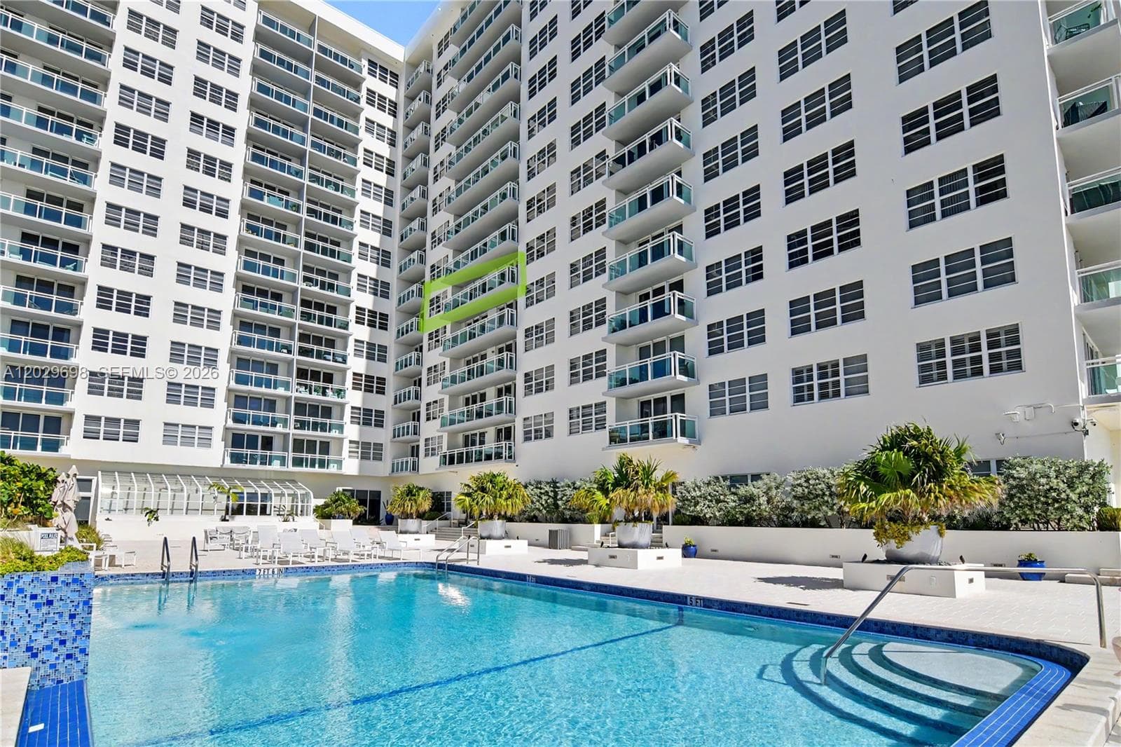 A12029698 — Miami Beach — 6