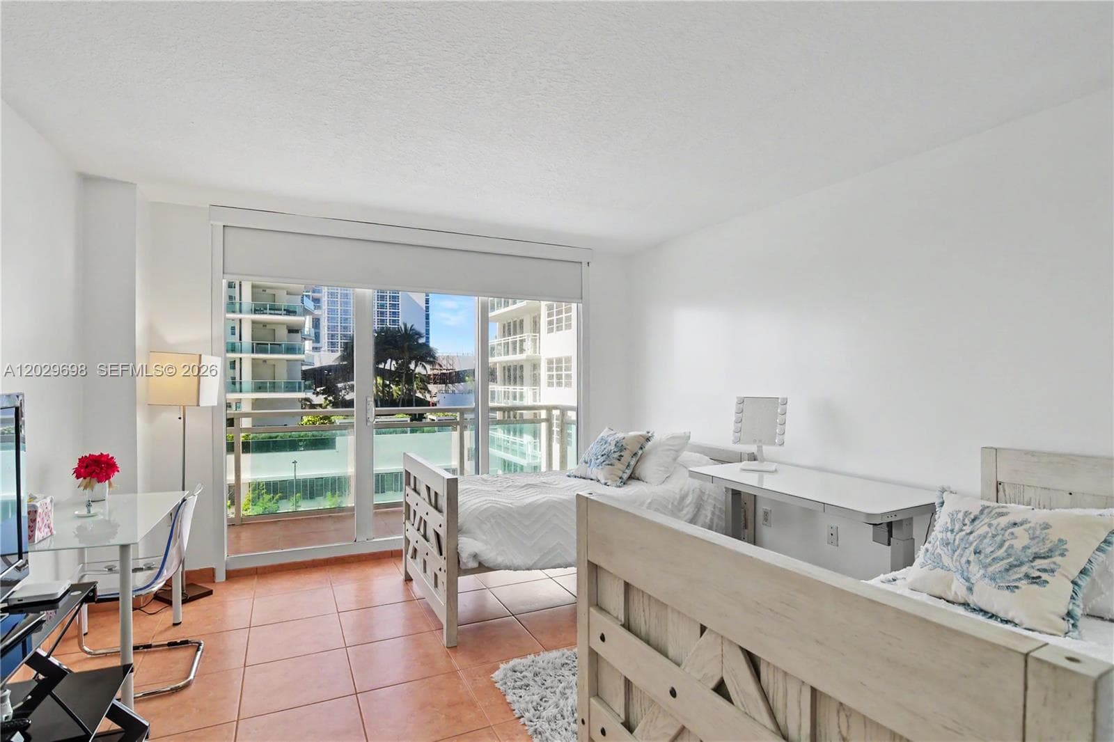 A12029698 — Miami Beach — 17