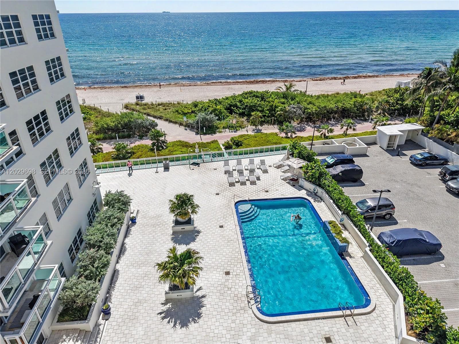 A12029698 — Miami Beach — 3