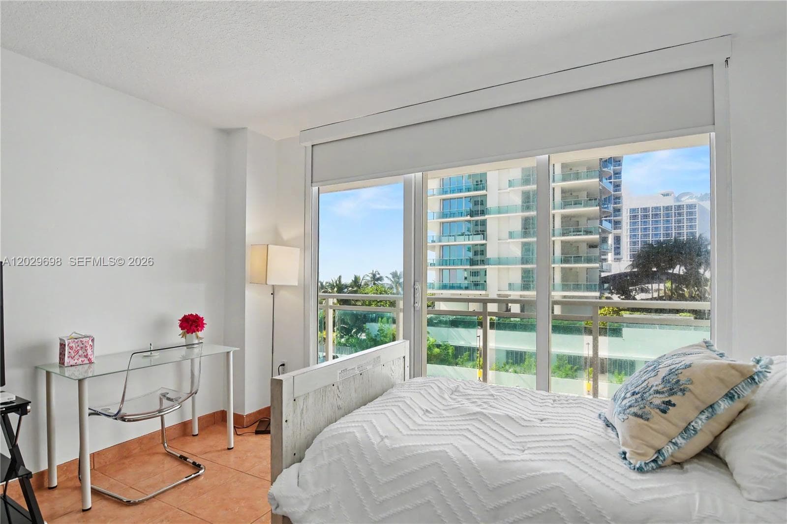 A12029698 — Miami Beach — 20