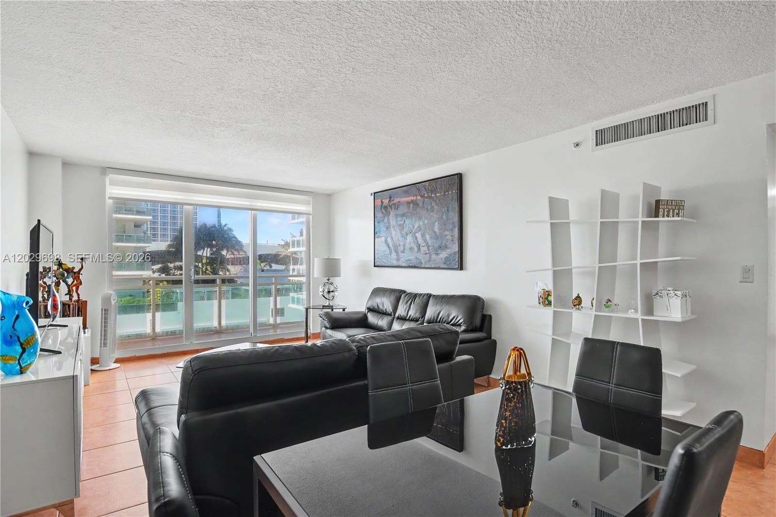 A12029698 — Miami Beach — 9