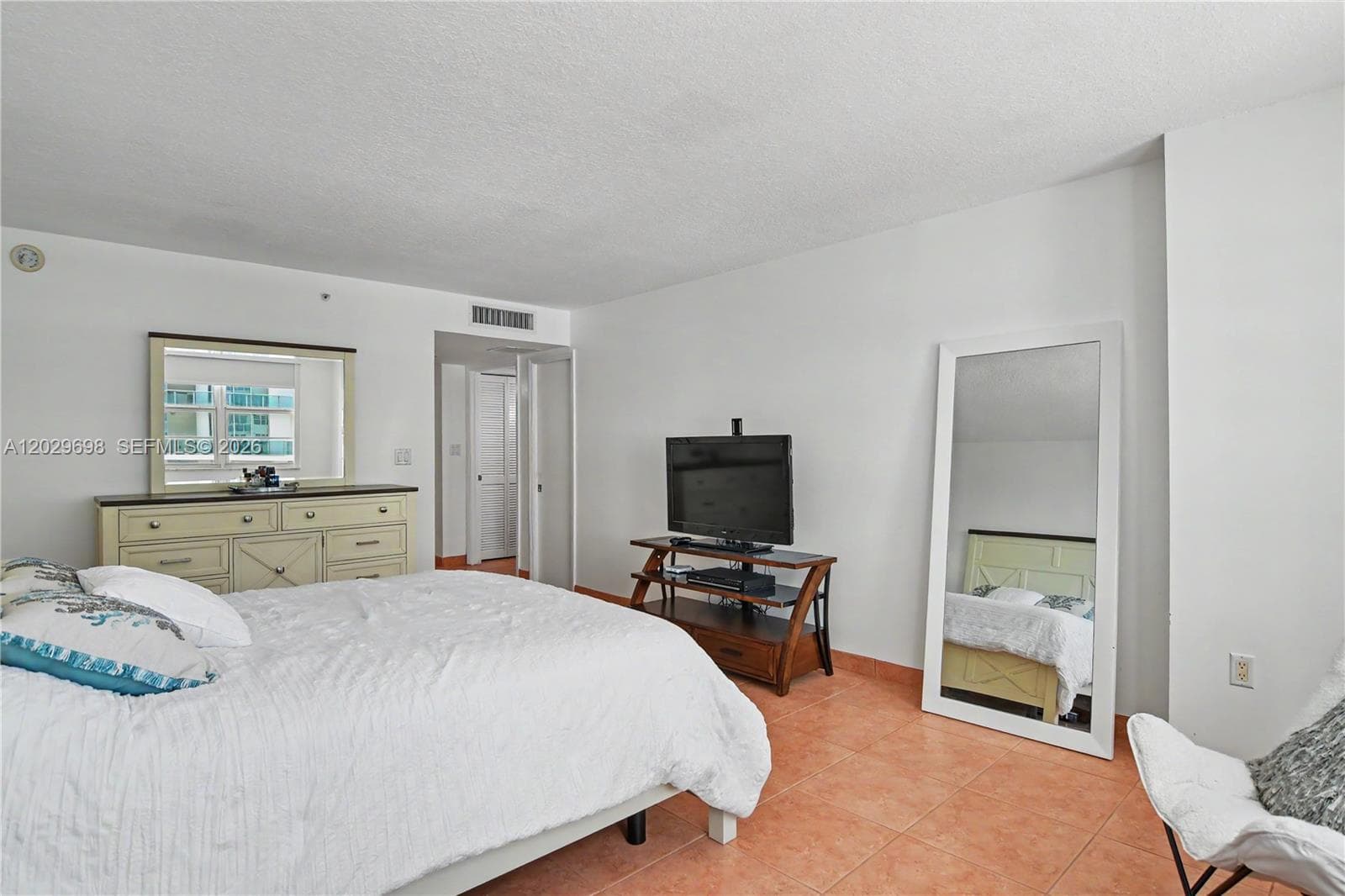 A12029698 — Miami Beach — 24