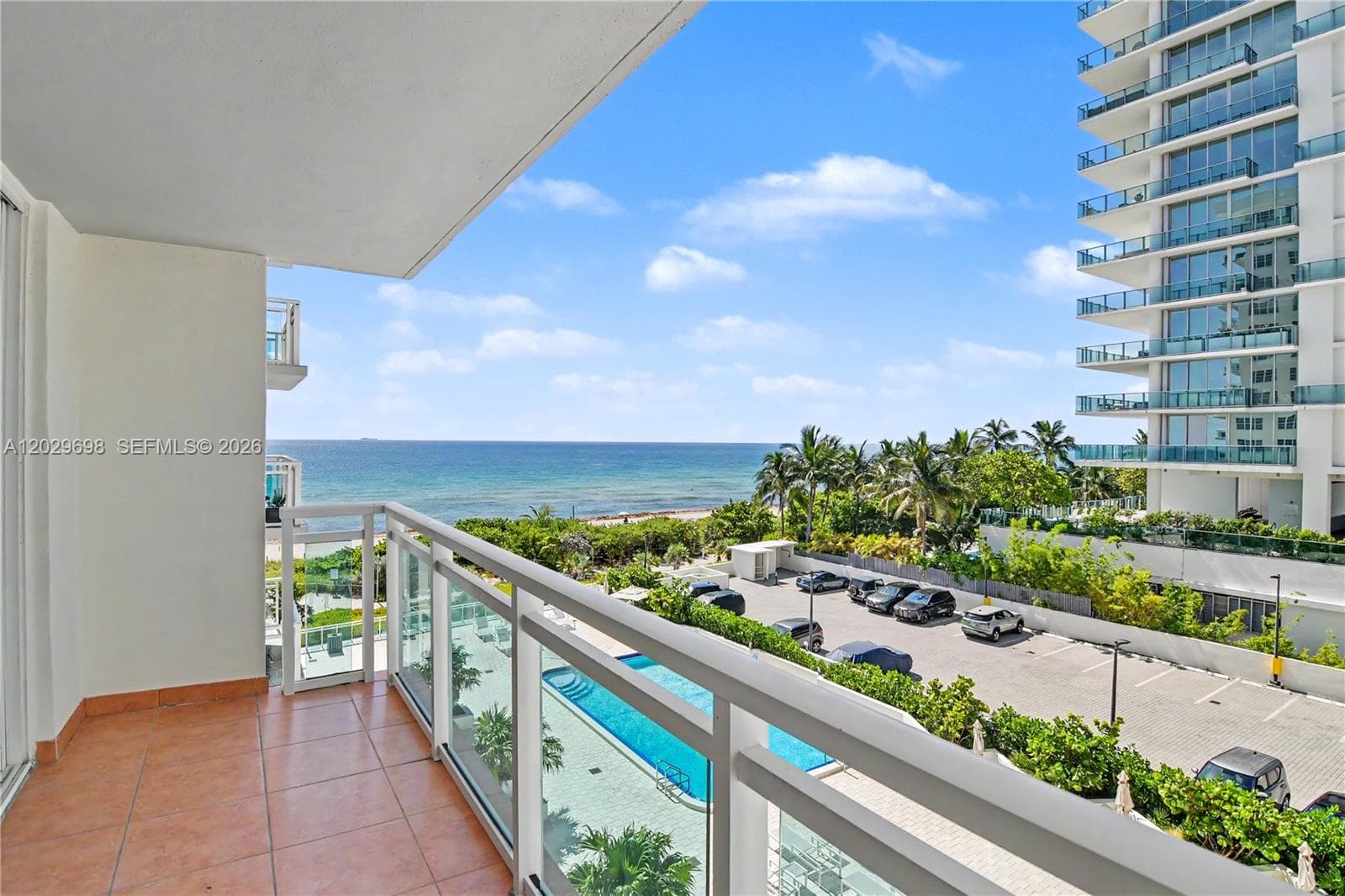 A12029698 — Miami Beach — 33