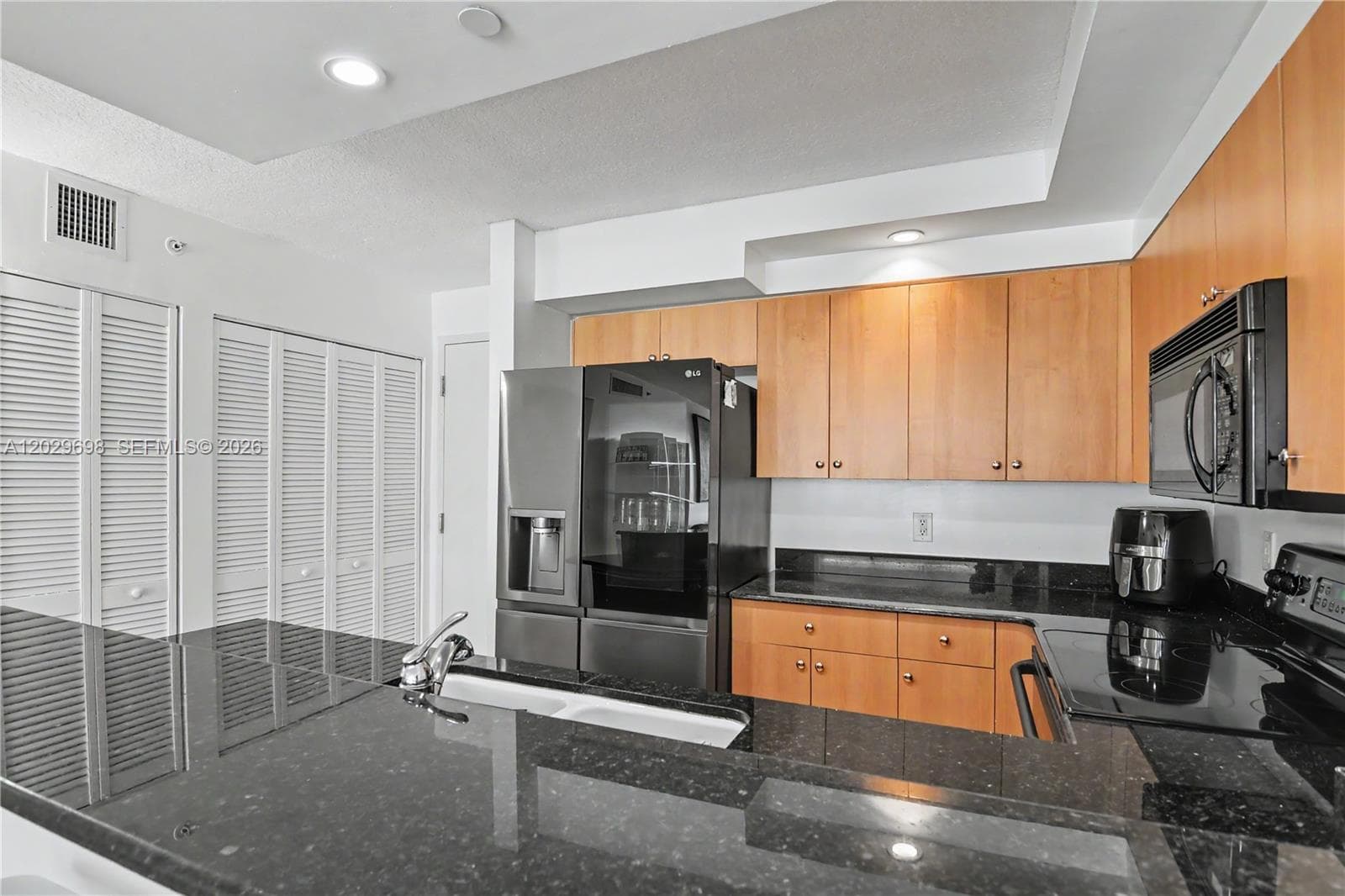 A12029698 — Miami Beach — 15