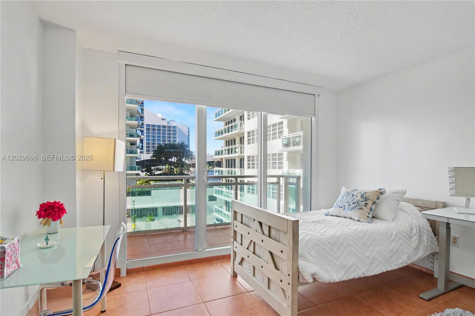 A12029698 — Miami Beach — 19