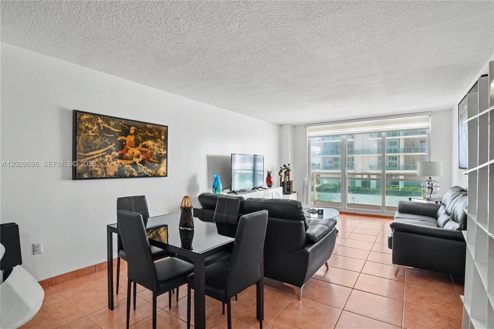 A12029698 — Miami Beach — 8