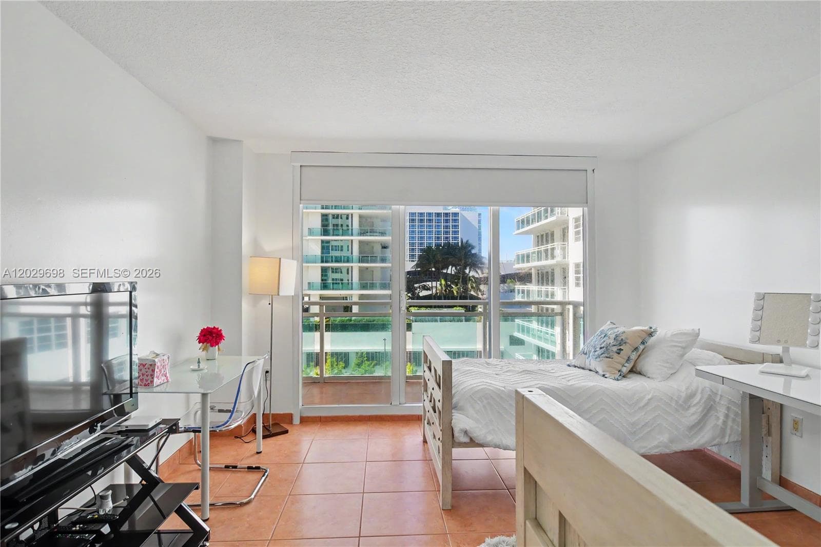 A12029698 — Miami Beach — 21
