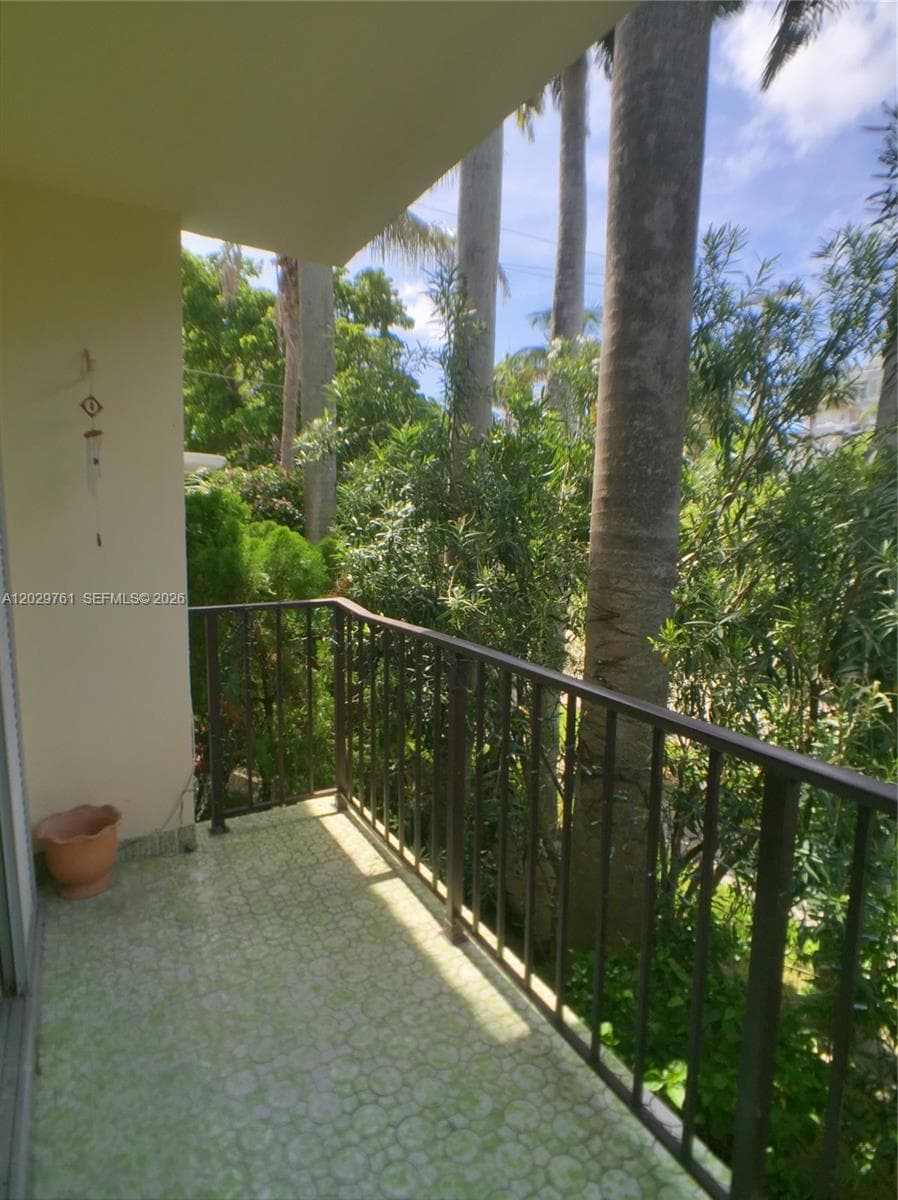 A12029761 — Miami Beach — 9