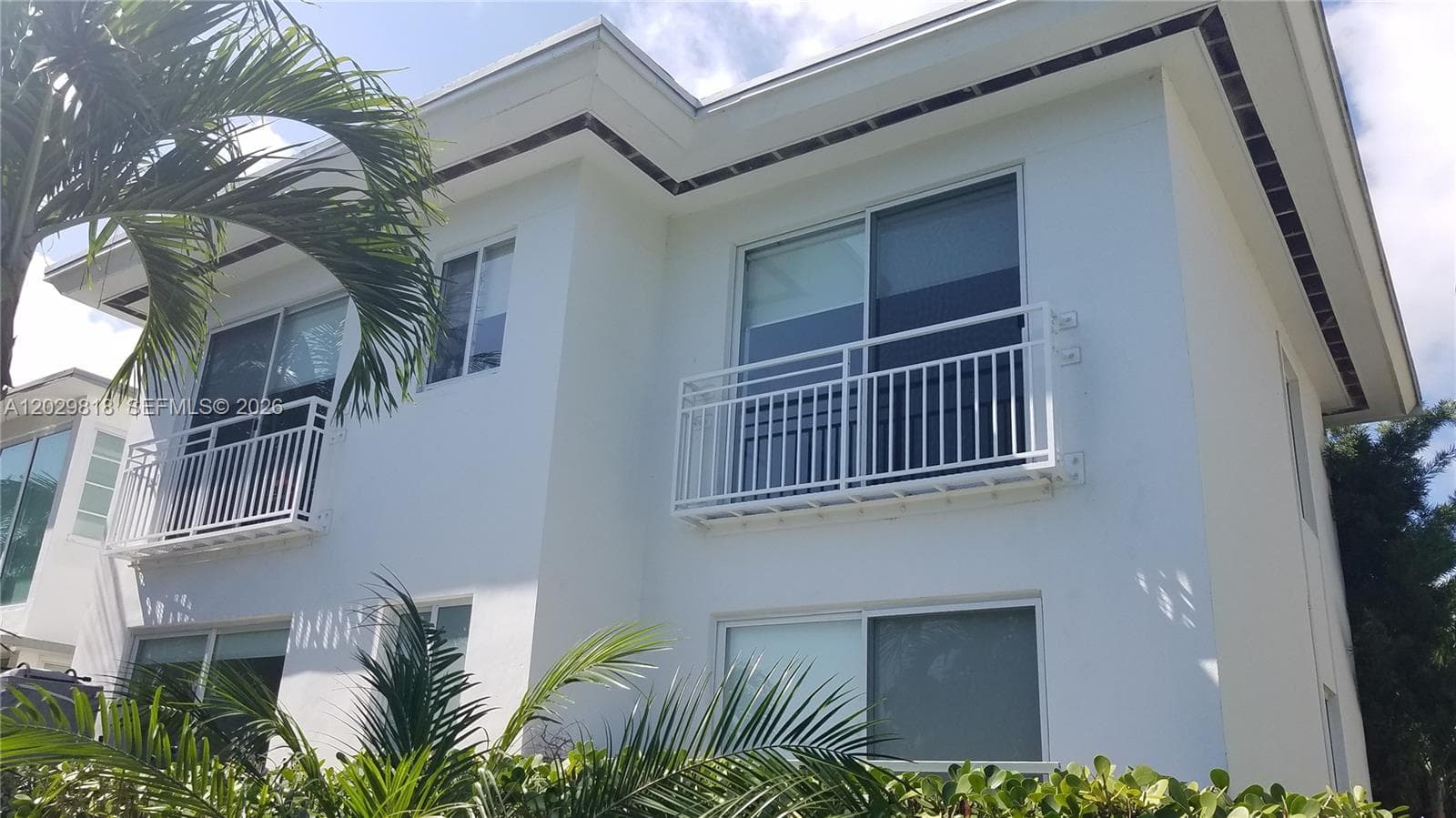 A12029818 — Miami Beach — 16