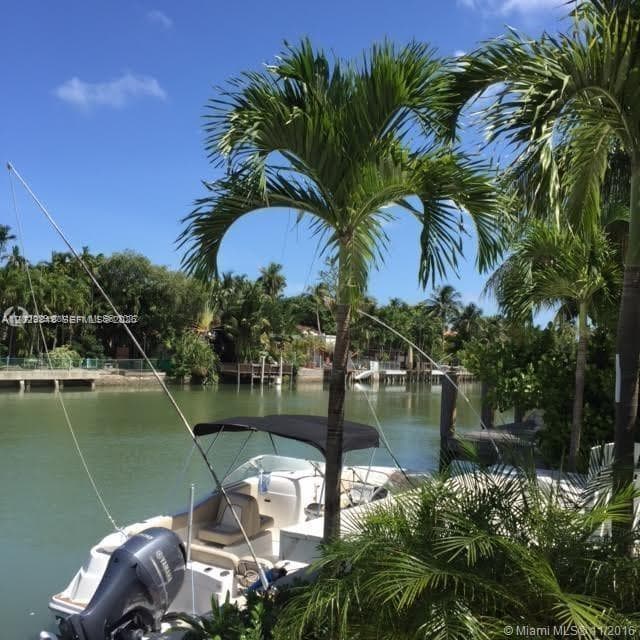 A12029818 — Miami Beach