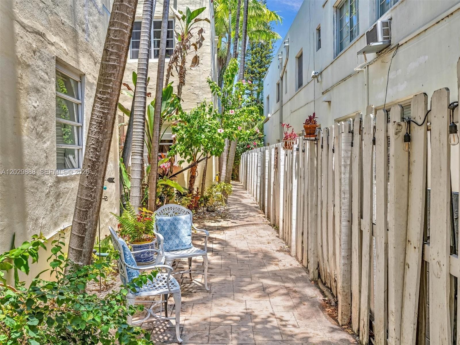 A12029888 — Miami Beach — 19