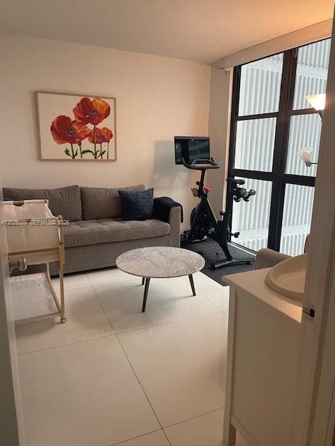 A12029889 — Miami Beach — 12