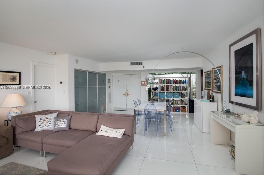 A12029889 — Miami Beach — 3