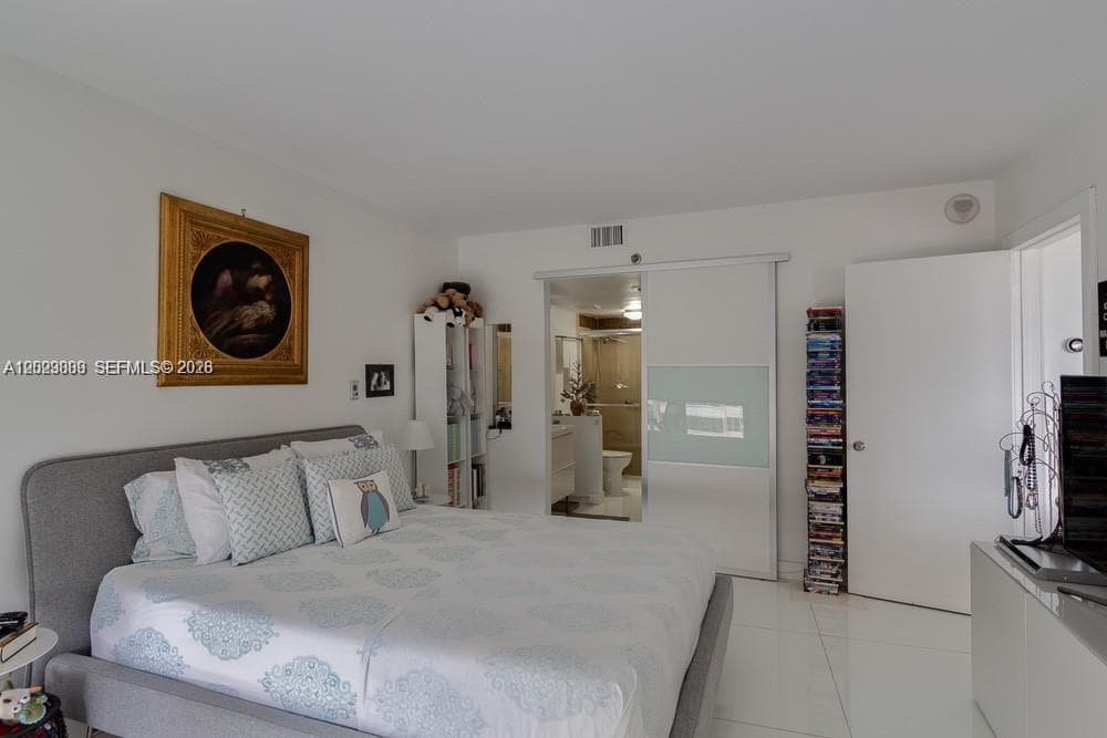 A12029889 — Miami Beach — 10