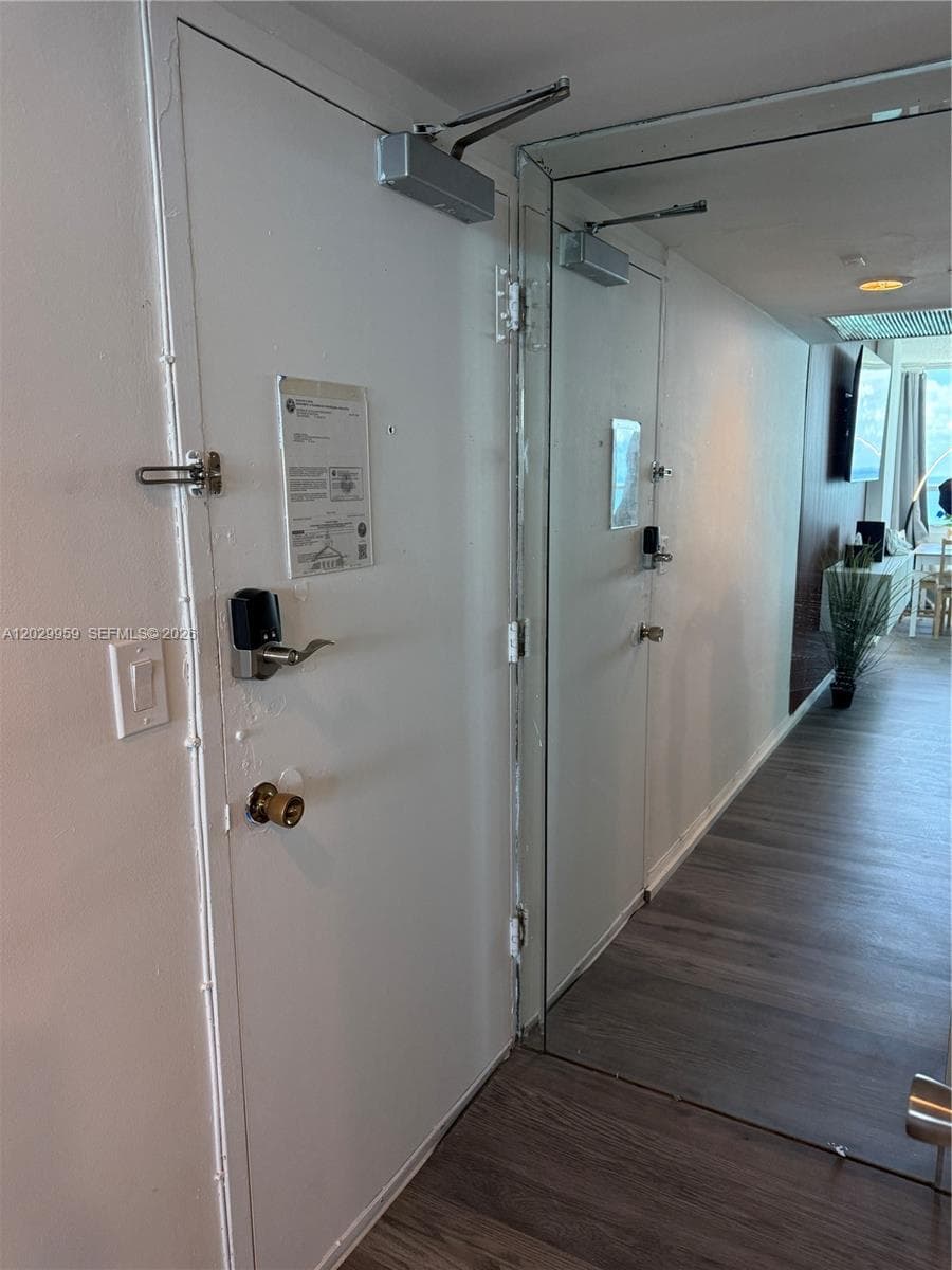 A12029959 — Miami Beach — 17