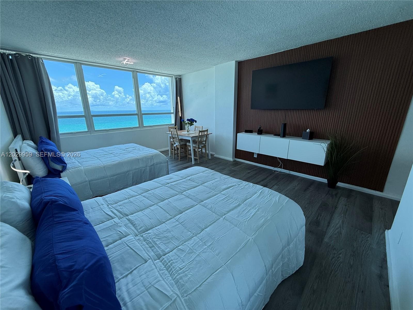 A12029959 — Miami Beach — 28