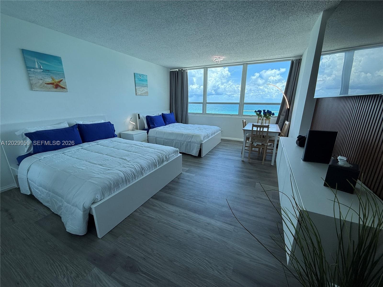 A12029959 — Miami Beach — 24