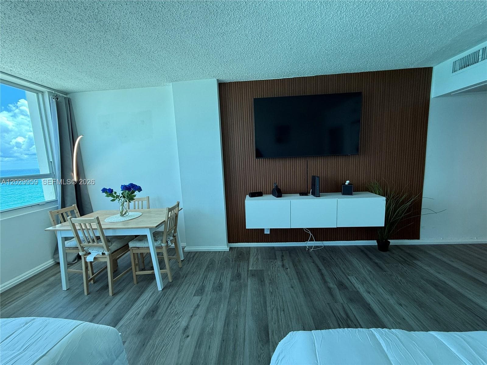 A12029959 — Miami Beach — 31