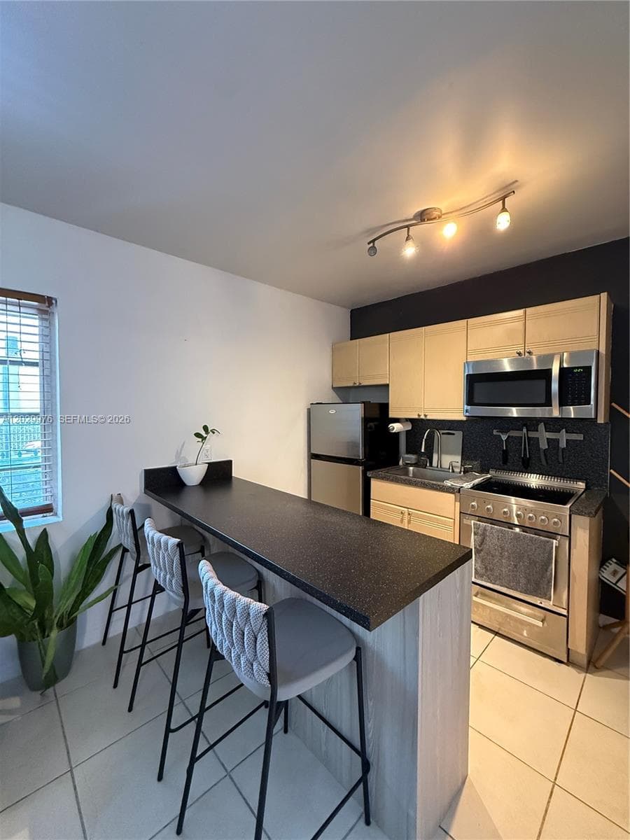 A12029976 — Miami Beach