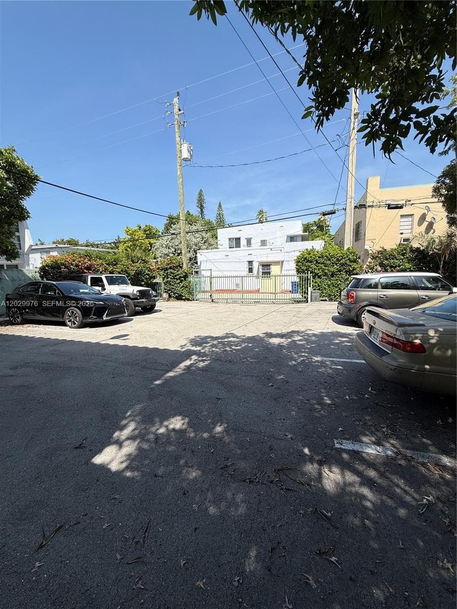 A12029976 — Miami Beach — 9
