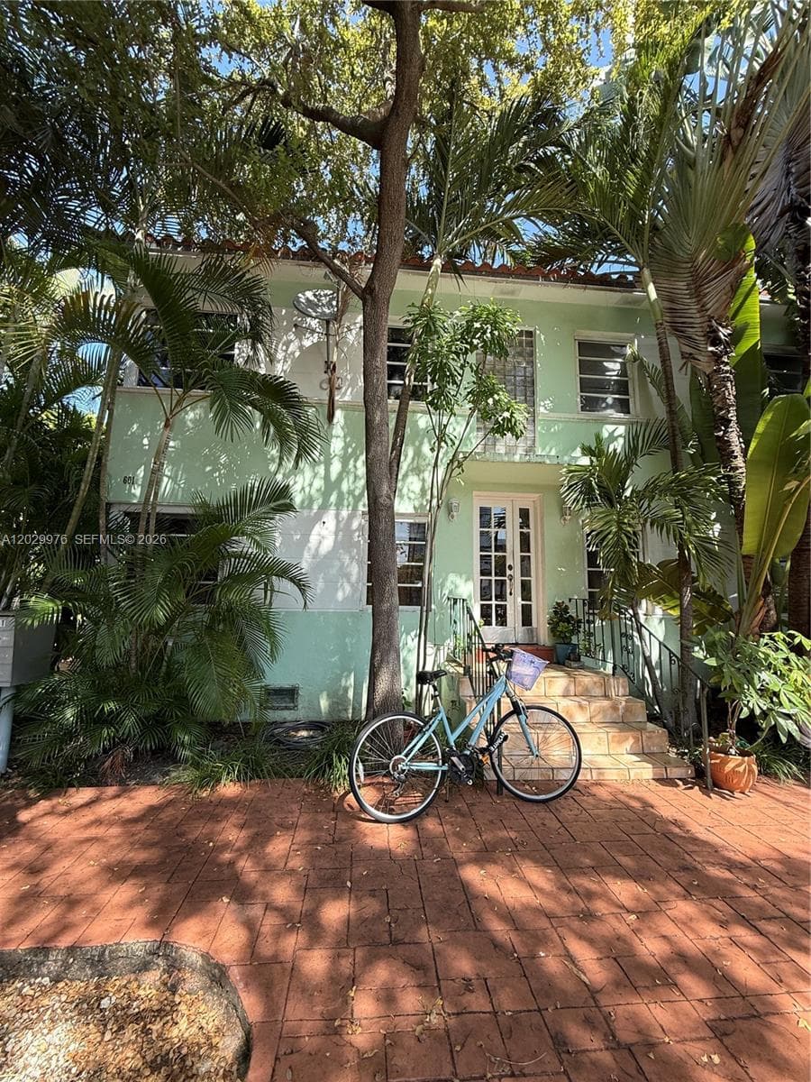A12029976 — Miami Beach — 10