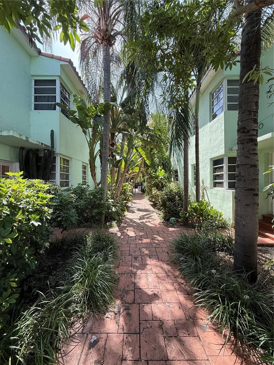 A12029976 — Miami Beach — 8