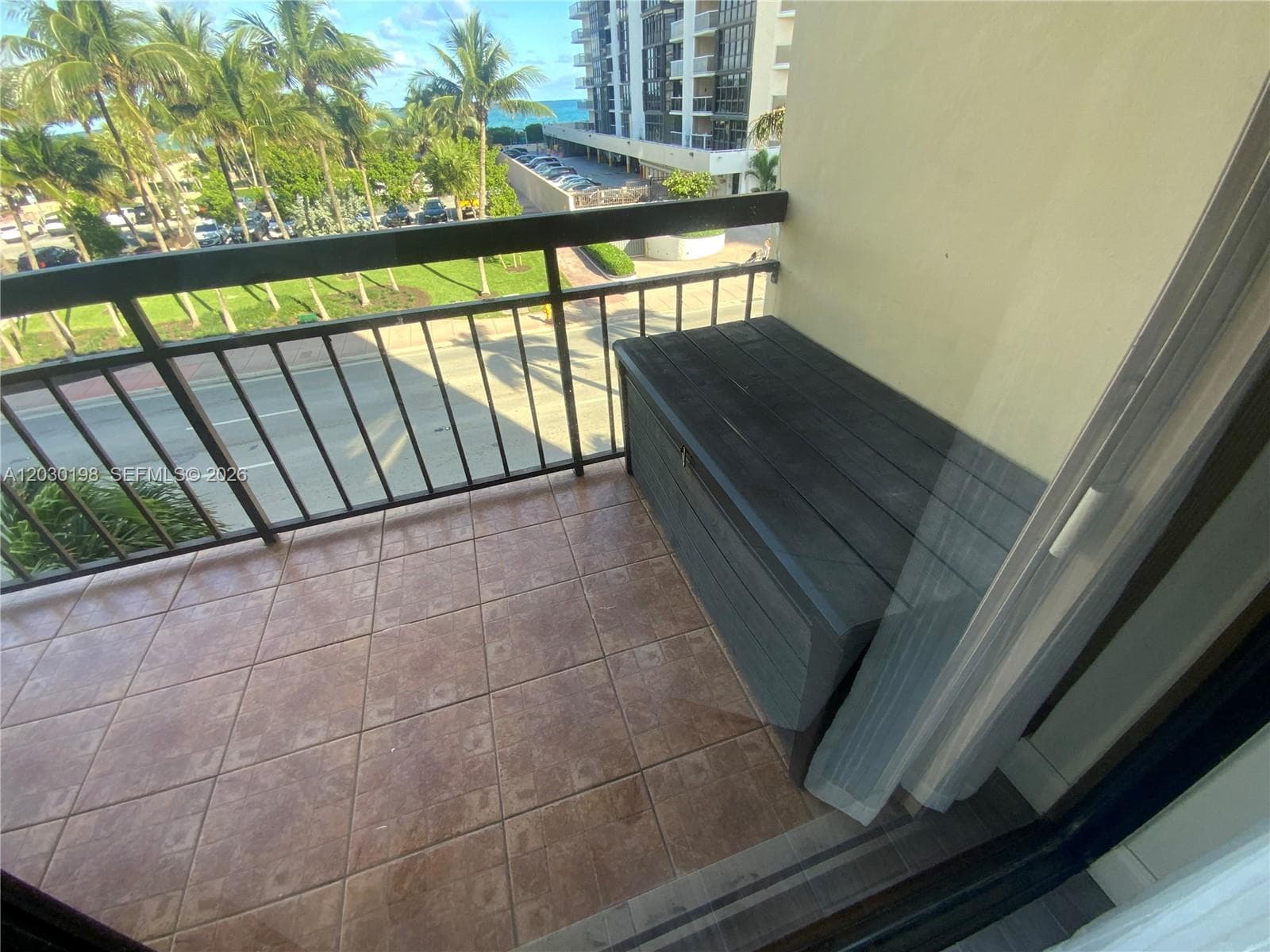 A12030198 — Miami Beach — 24