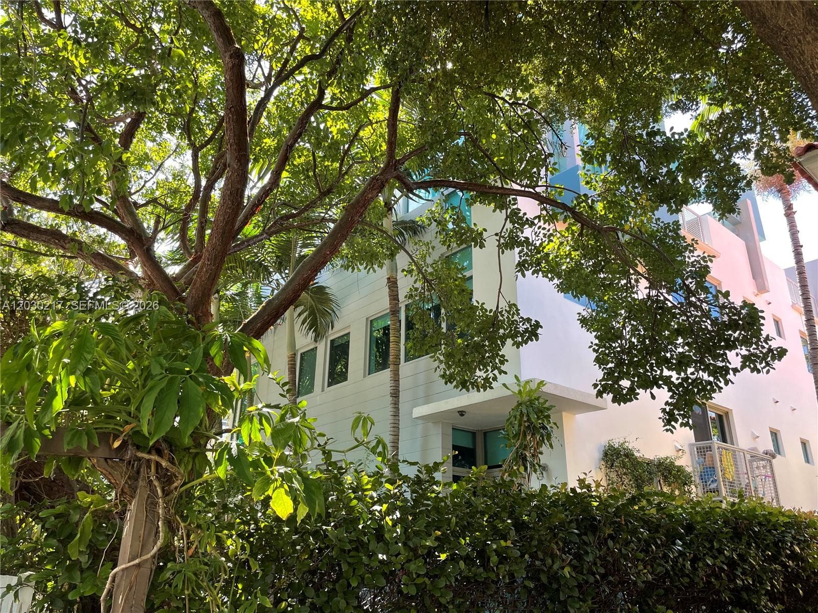A12030217 — Miami Beach — 57