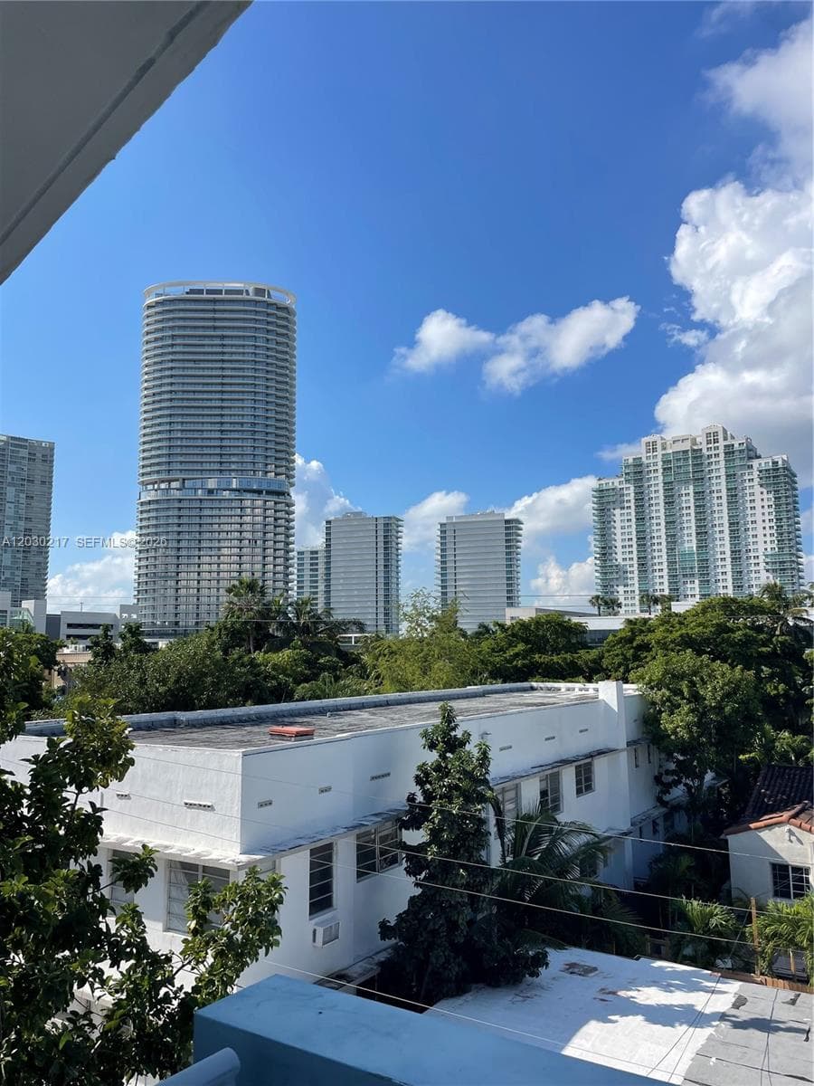 A12030217 — Miami Beach — 10