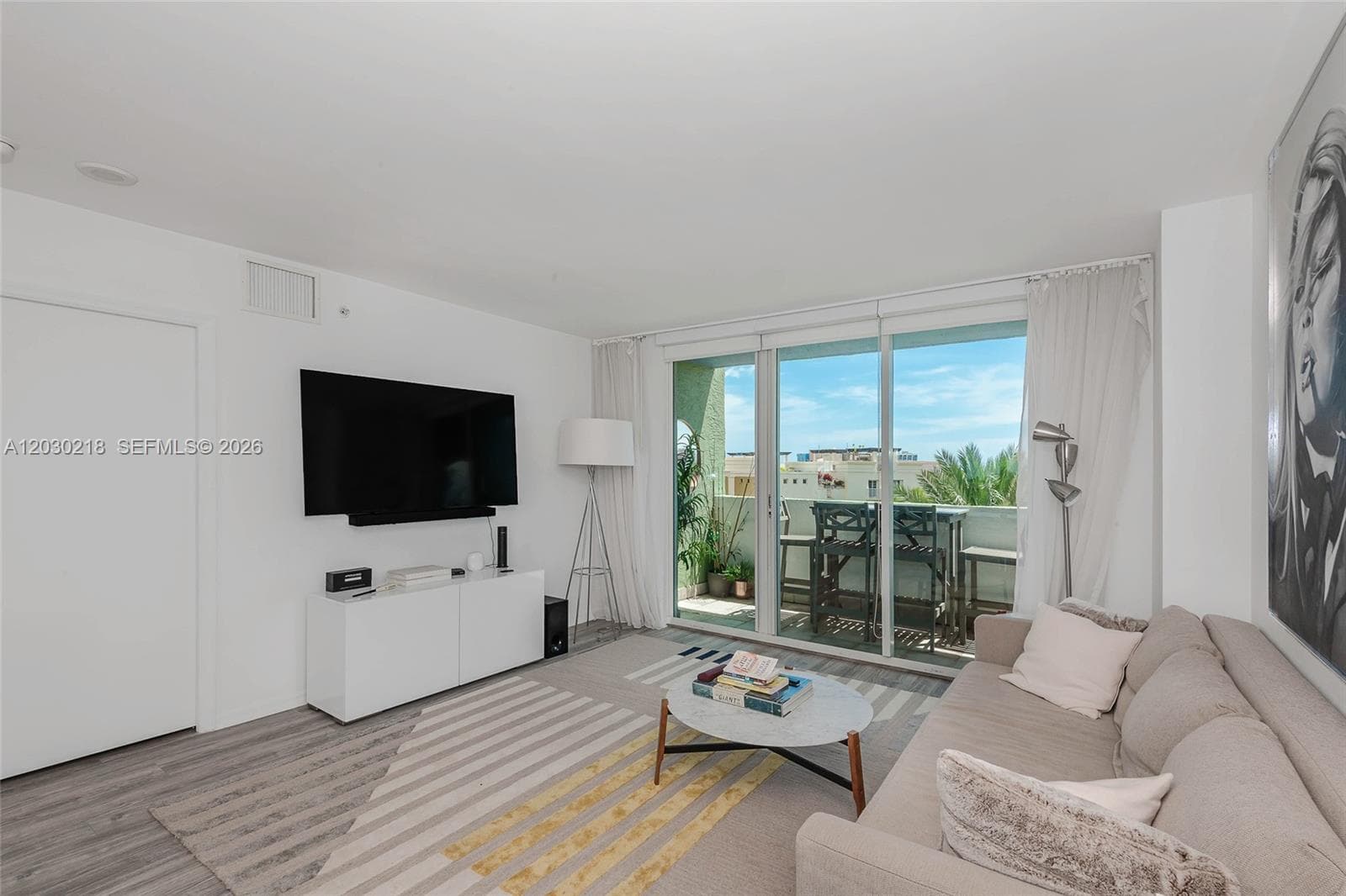 A12030218 — Miami Beach — 5