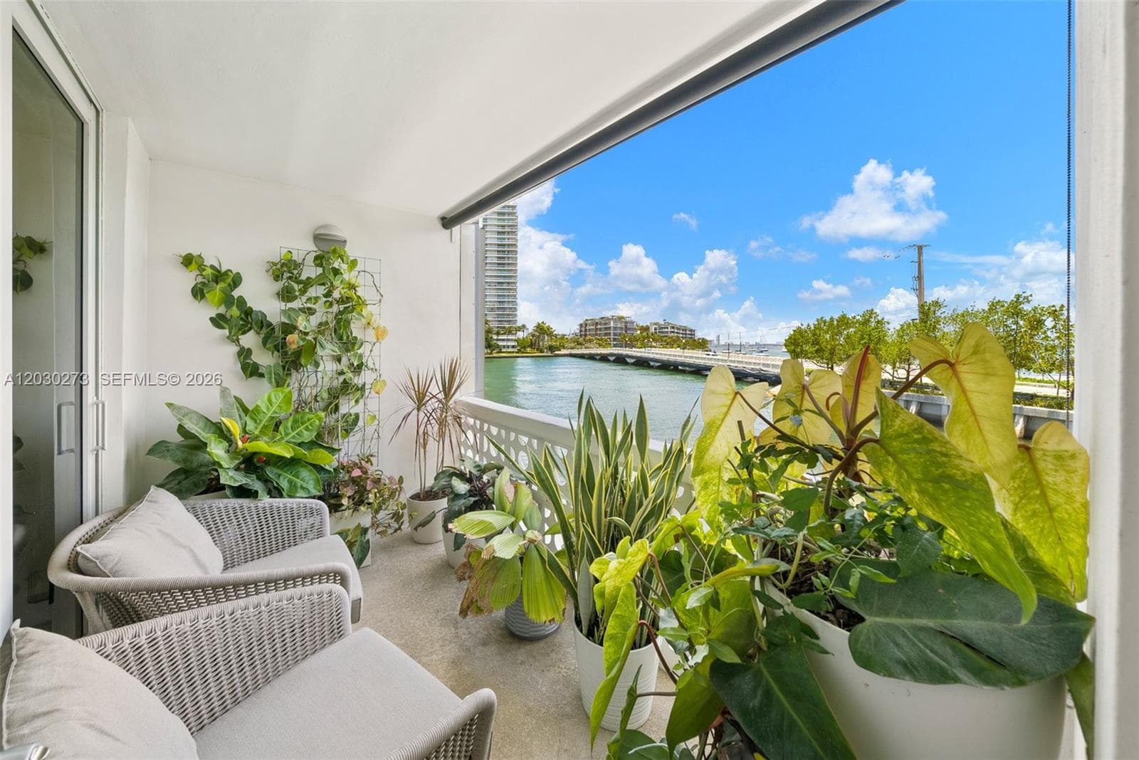 A12030273 — Miami Beach