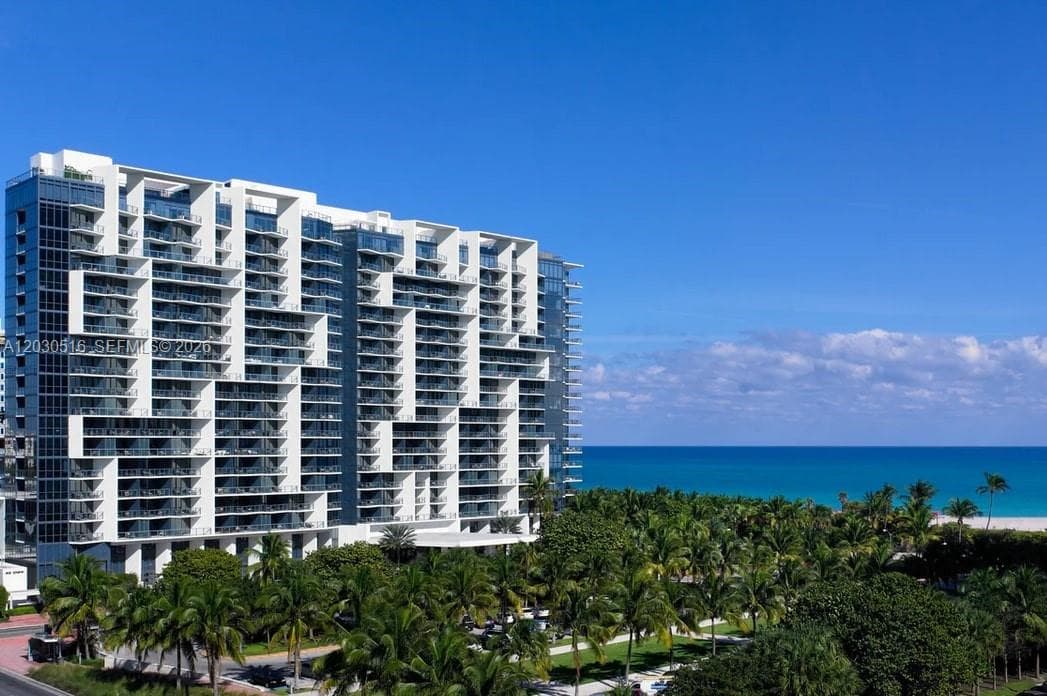 A12030516 — Miami Beach — 15