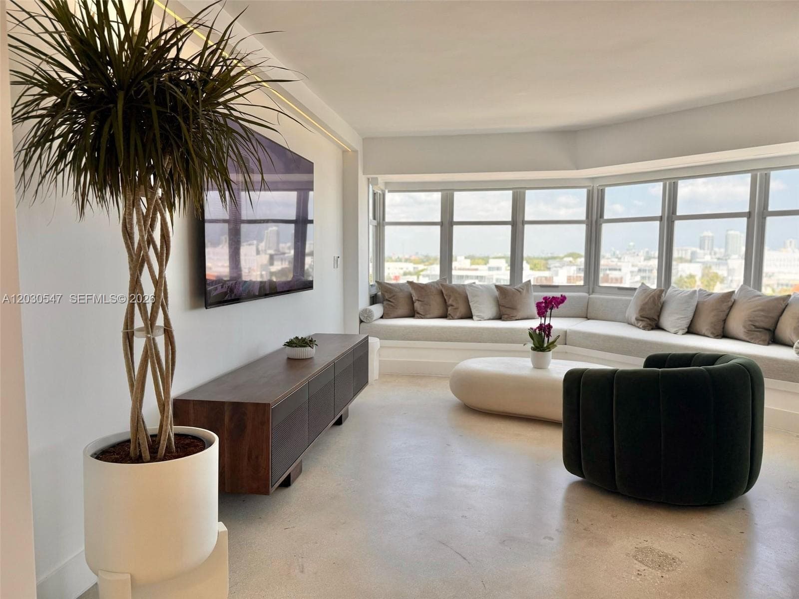A12030547 — Miami Beach — 3