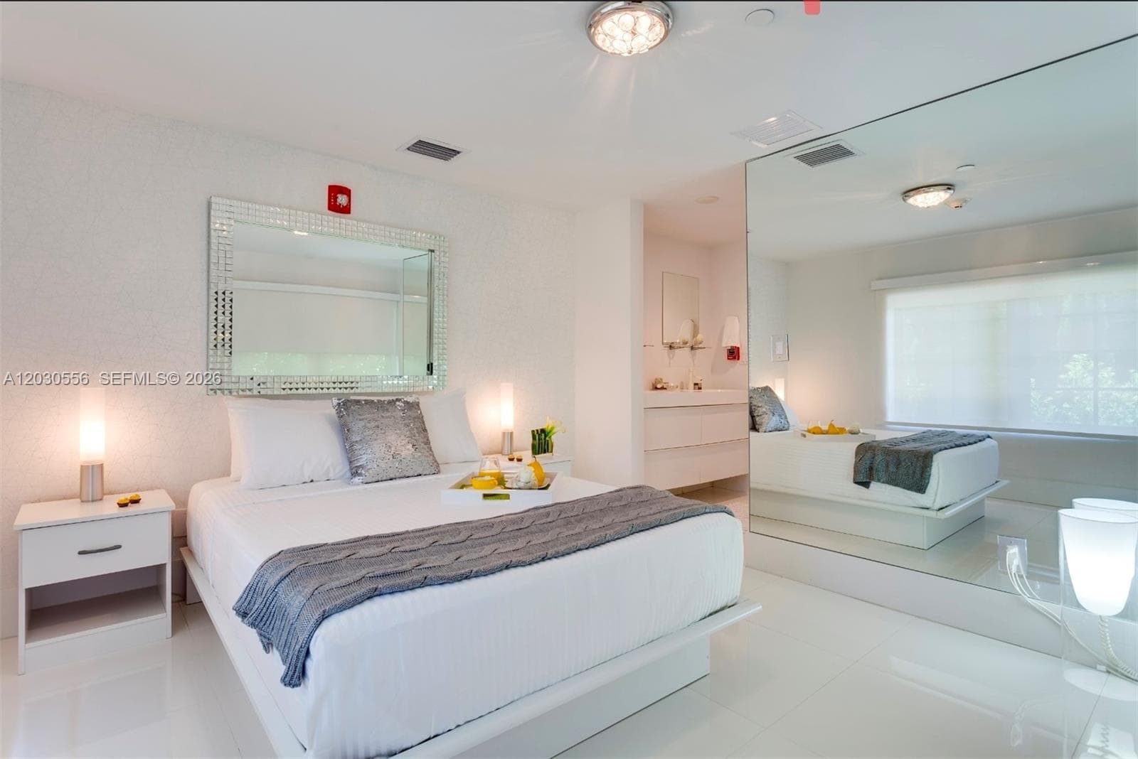 A12030556 — Miami Beach — 16