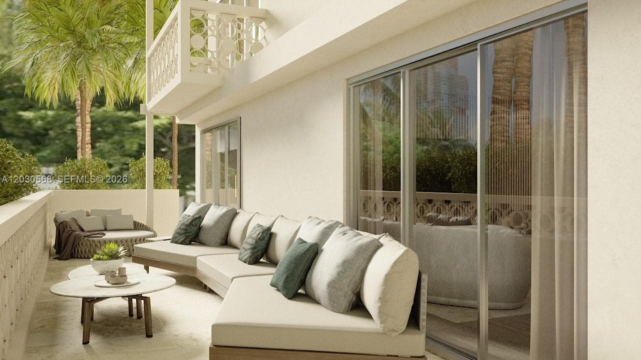 A12030568 — Miami Beach — 6