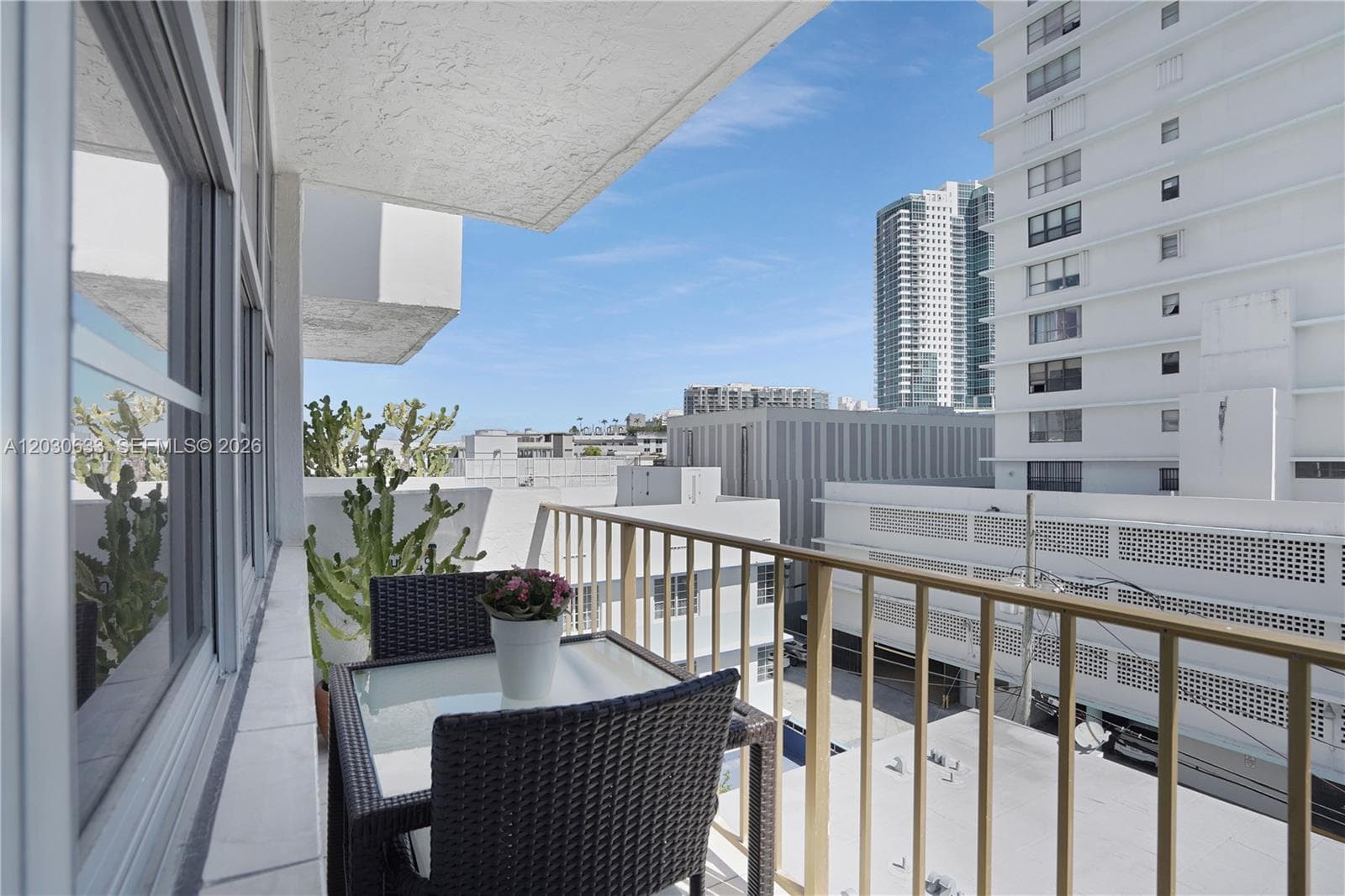 A12030633 — Miami Beach — 14