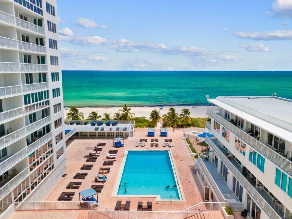 B26036608 — Miami Beach — 32