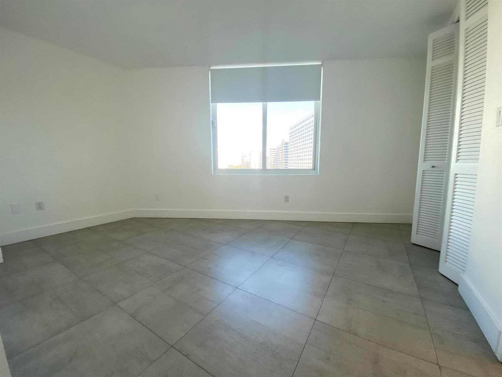 B26036608 — Miami Beach — 18