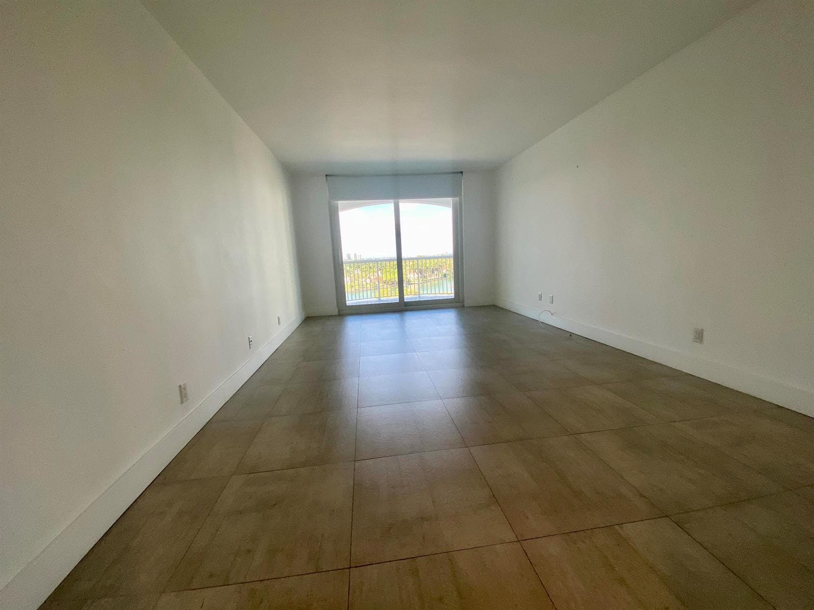 B26036608 — Miami Beach — 15