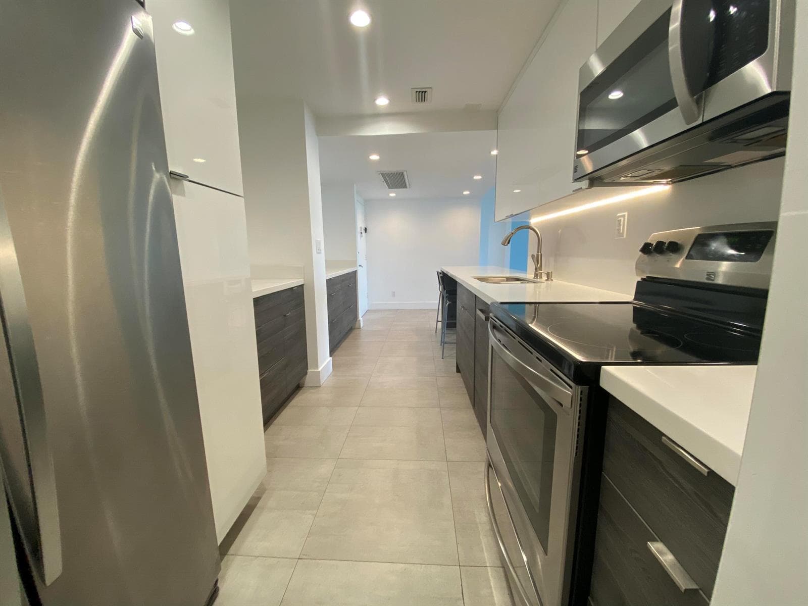 B26036608 — Miami Beach — 11