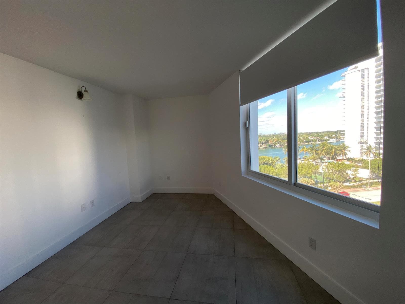 B26036608 — Miami Beach — 19