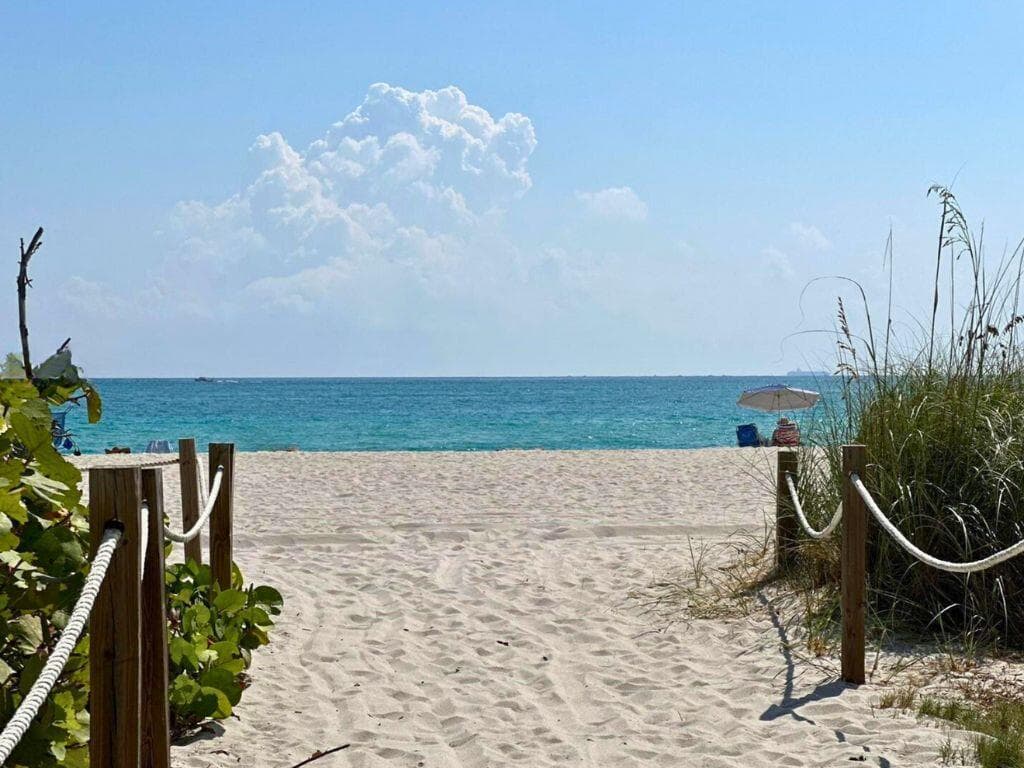 B26036608 — Miami Beach — 35