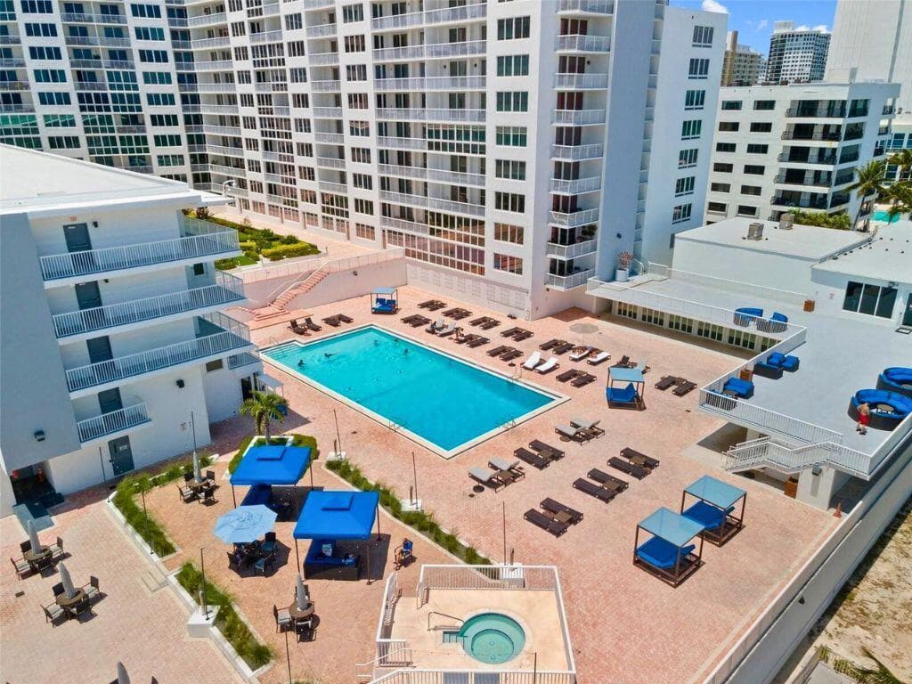 B26036608 — Miami Beach — 31