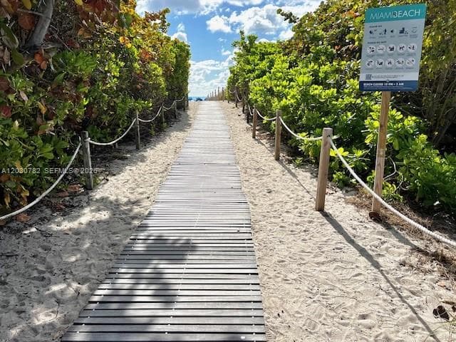 A12030782 — Miami Beach — 43