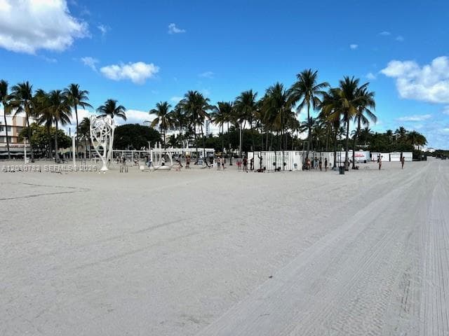 A12030782 — Miami Beach — 53